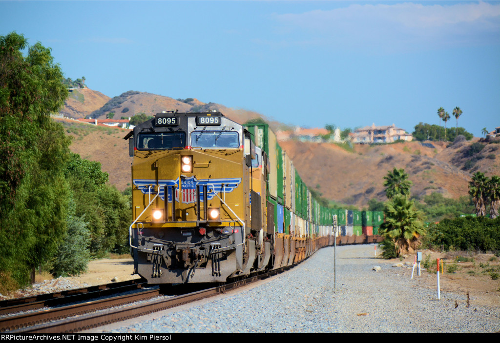 UP 8095 WB Stack Train on Beaumont Hill